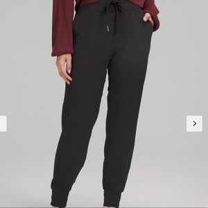 Lululemon Athletica BRAND NEW W/TAG— Ready to Fleece Jogger lulu size 2, black